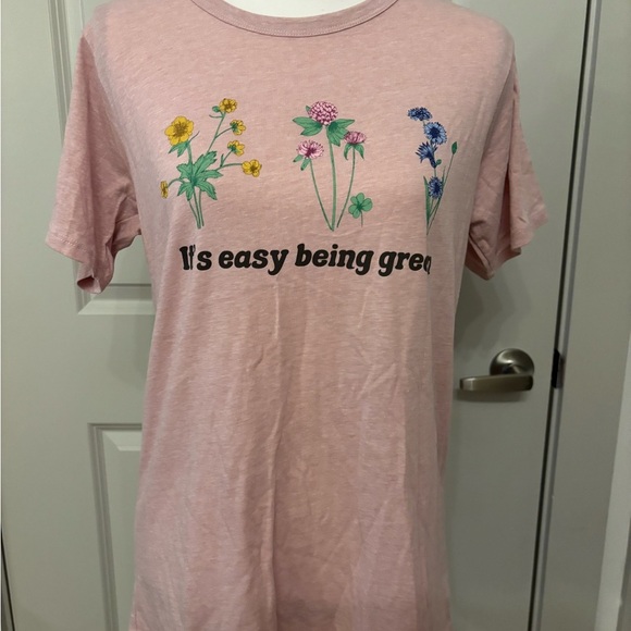 "Its Easy Being Green" floral pink basic tee size XL - Picture 2 of 10